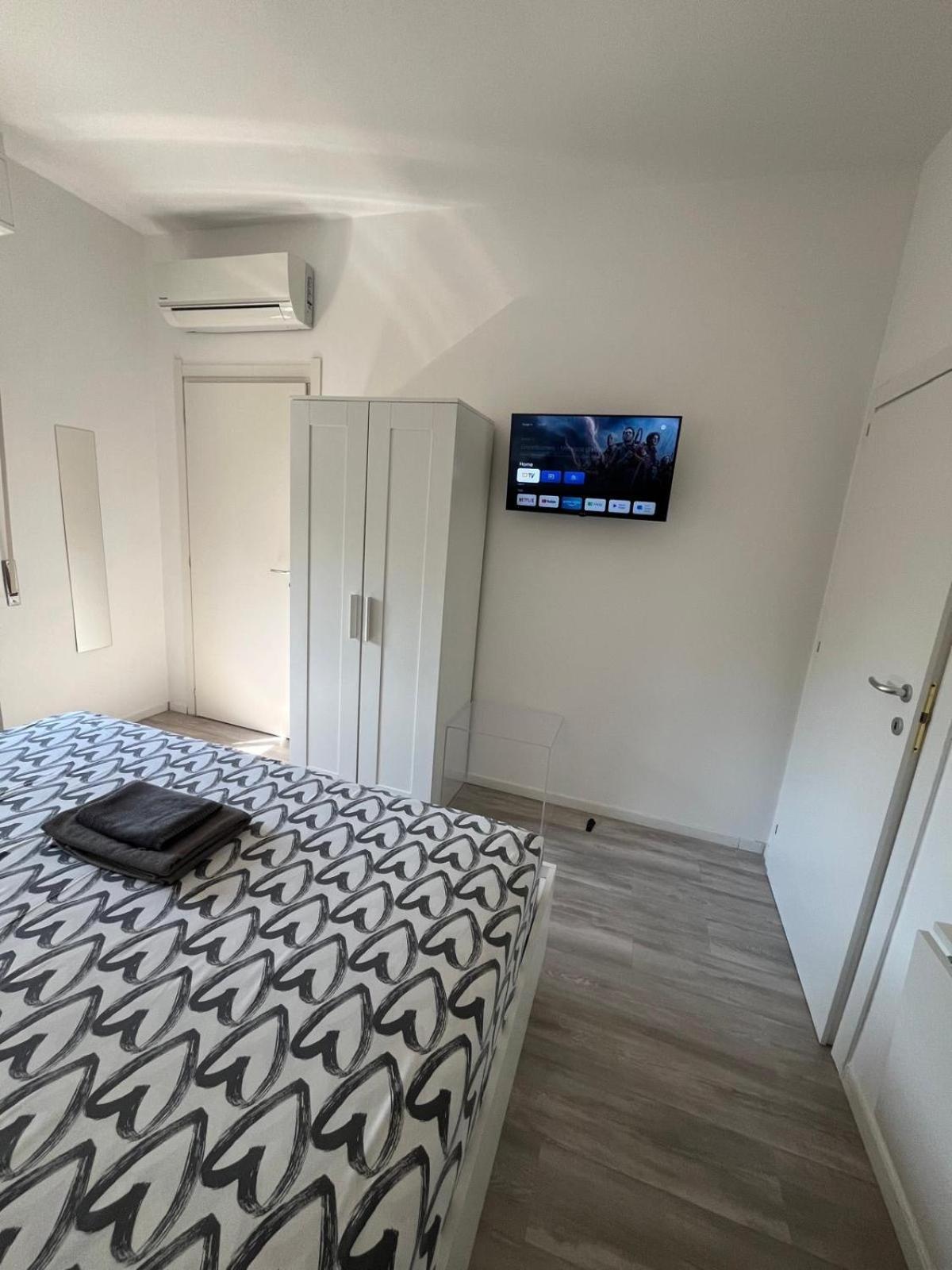 Bed&Breakfast Bbqueen Sandonato Policlinico San Donato Milanese Exterior photo